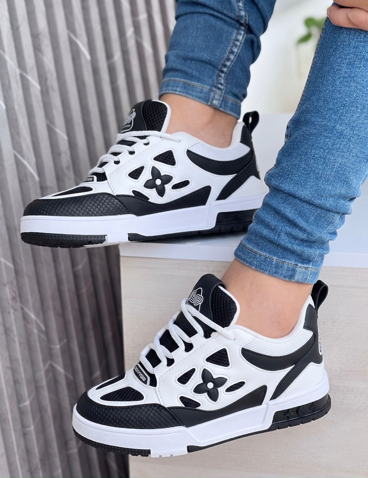 Louis Vuitton Caucho Blanco Negro